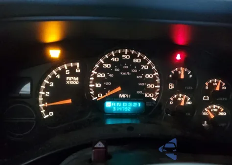 2001 Chevrolet Suburban C1500 z USA, uszkodzony, nr VIN 1GNEC16T61J244906